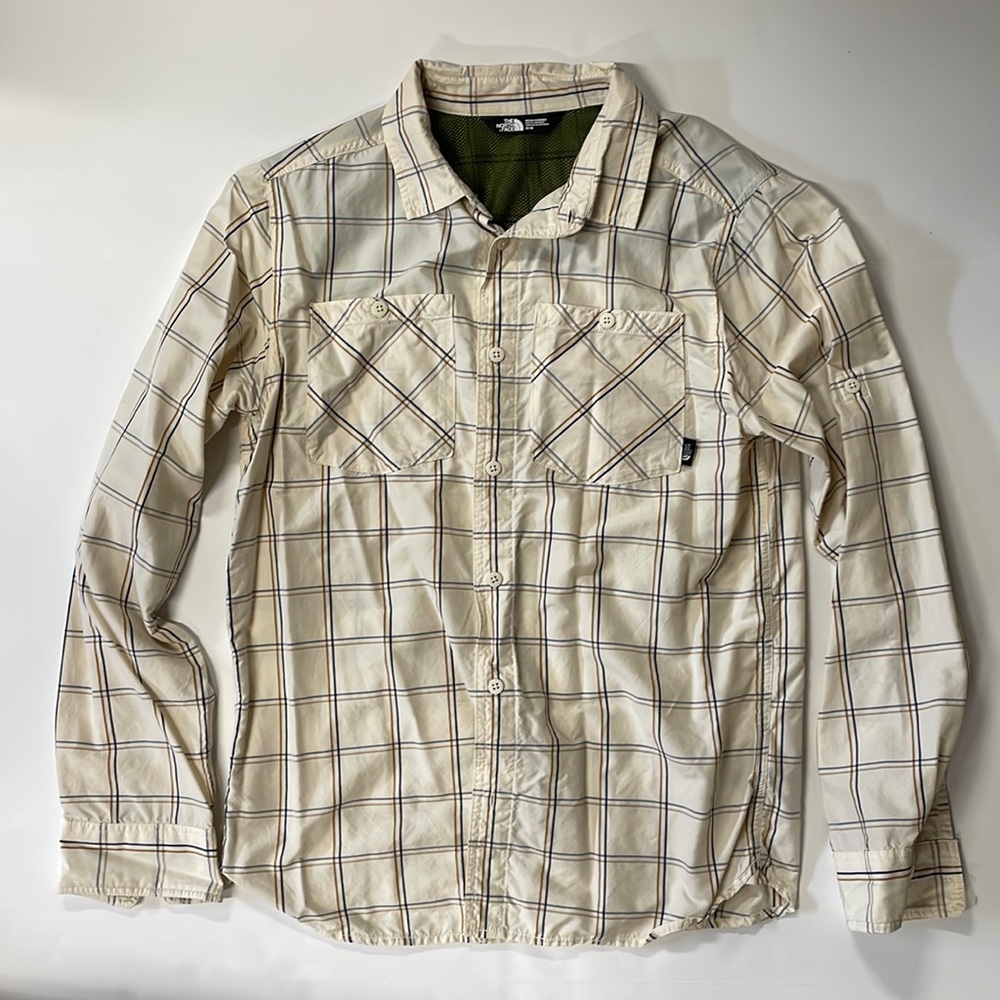 Men’s North Face hiking shirt EUC size Medium